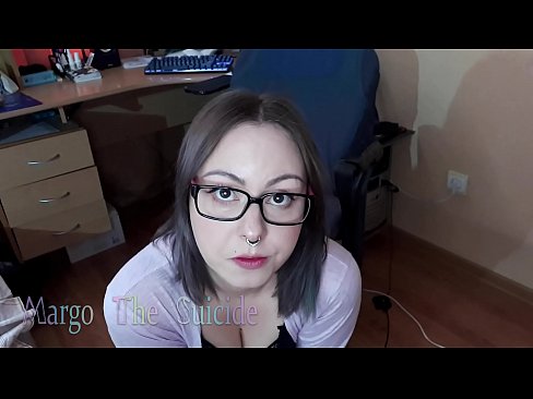 ❤️ မျက်မှန်တပ်ထားသော Sexy ကောင်မလေး Dildo ကို ကင်မရာတွင် နက်ရှိုင်းစွာ စုပ်သည်။ ❤️❌  လိင် မှာ ငါတို့မှာ